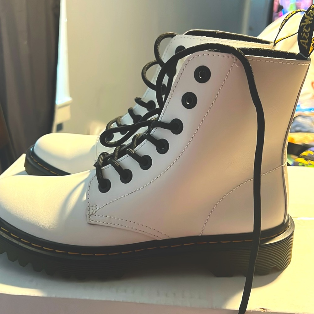 White Doc Martens sz m9. Never been worn.ordered & didnt fit. No original box.
